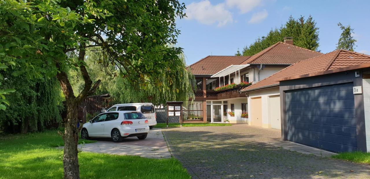 Froschkoenig Mit Teichblick Apartment Trendelburg Luaran gambar
